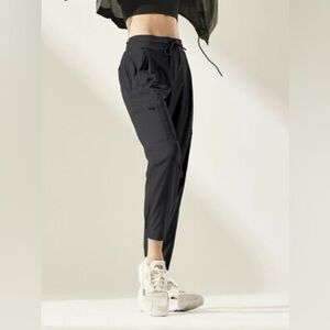 EUC - Athleta Go Far Travel Venture Pant - black - size 6T